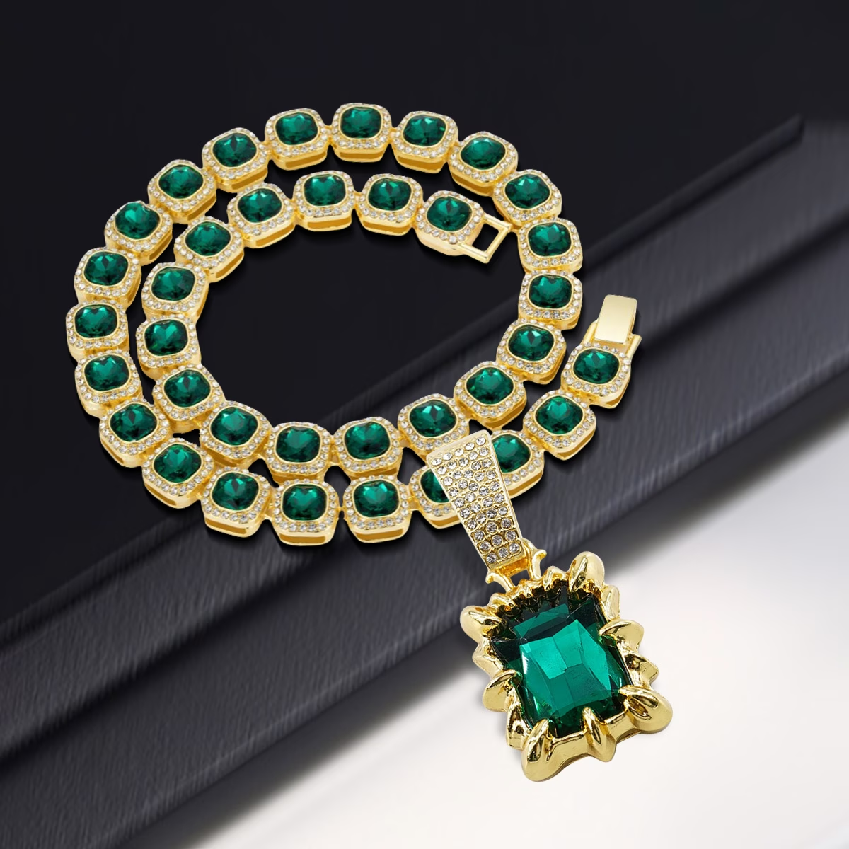 Luxury Golden Emerald Necklace
