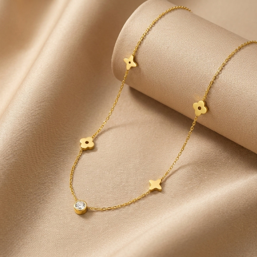 Carrie® Clover Chain