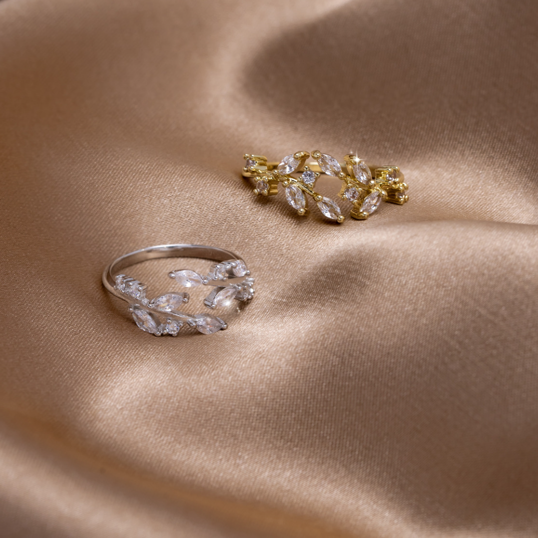 18K Gold Crystal Vine Ring